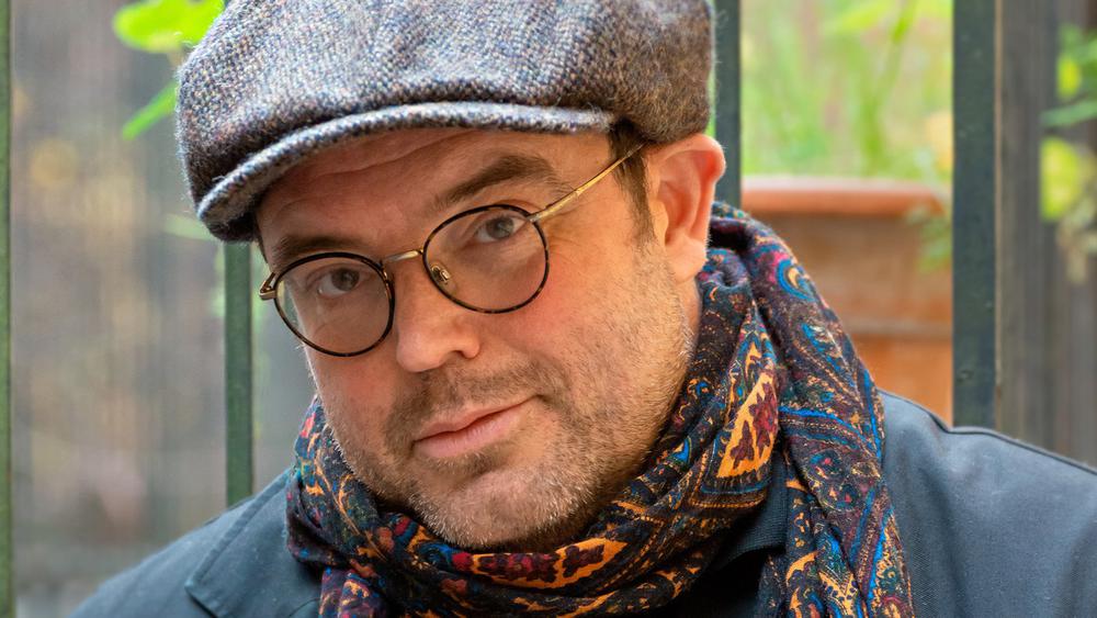 Mörk humor, gubbrock och ensamhet – veckans kulturtips | ETC nyhetsmagasin