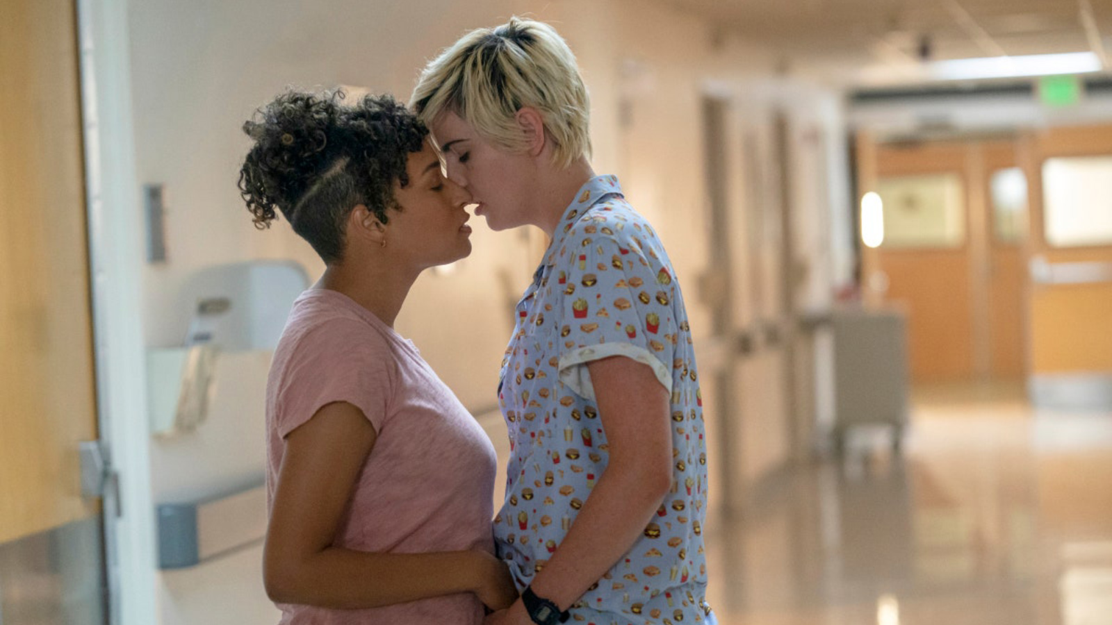 Ofisda blondalarning porno fotosuratlari