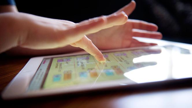 Internetstiftelsens årliga rapport ”Barn och internet” undersöker barn och ungas digitala liv och upplevelser, samt föräldrars bild av och åsikt kring detta. 