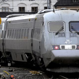 229823