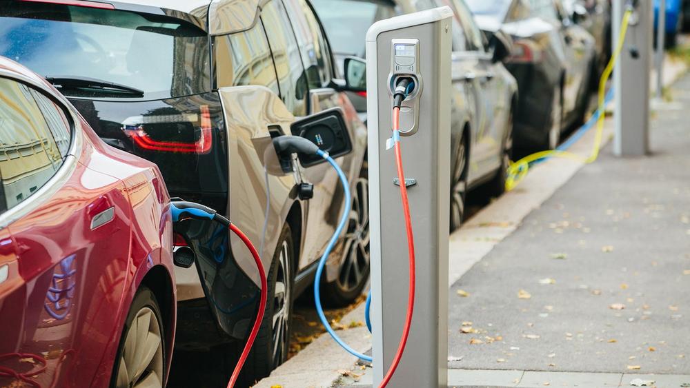 Så ska fler européer övertygas köra elbil