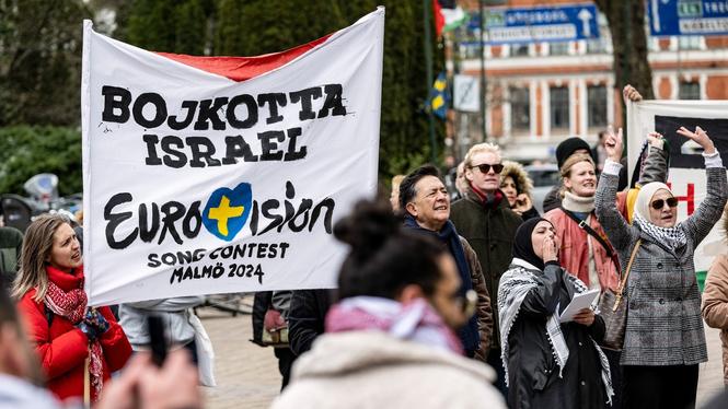 Protest utanför Stadshuset i Malmö 2024 mot att Eurovision tillät Israels deltagande i musiktävlingen.