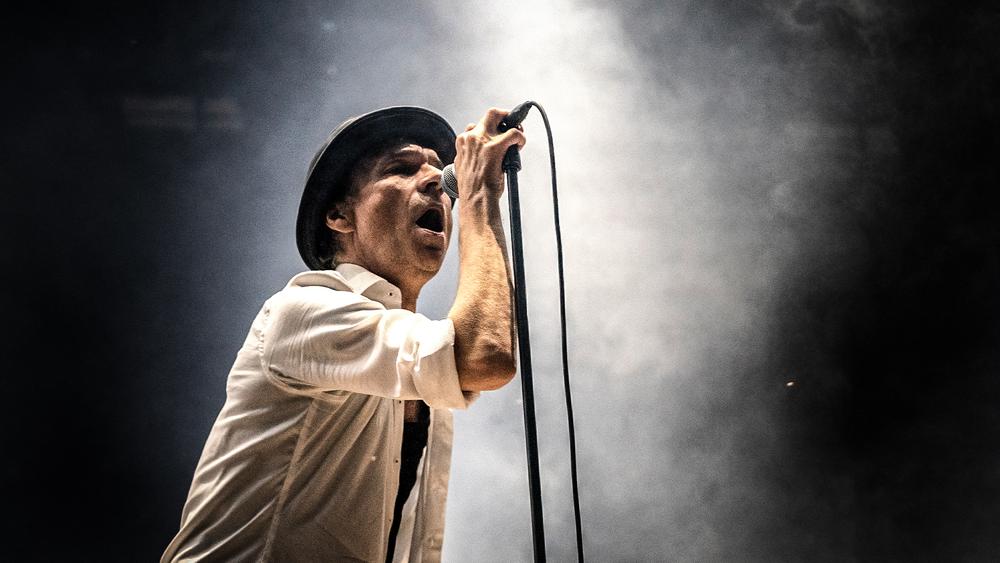 th-str-m-sl-pper-nytt-album-och-ker-ut-p-turn-dagens-etc