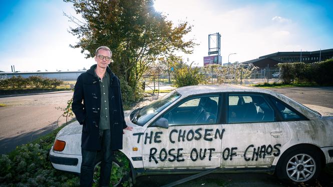 Ola Söderholm gör podcasten ihop med Liv Strömquist och Jonatan Unge.