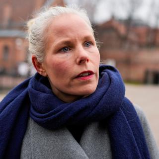 Kirsti Bergstø, partiledare för Sosialistisk Venstreparti på väg till budgetförhandlingarna.