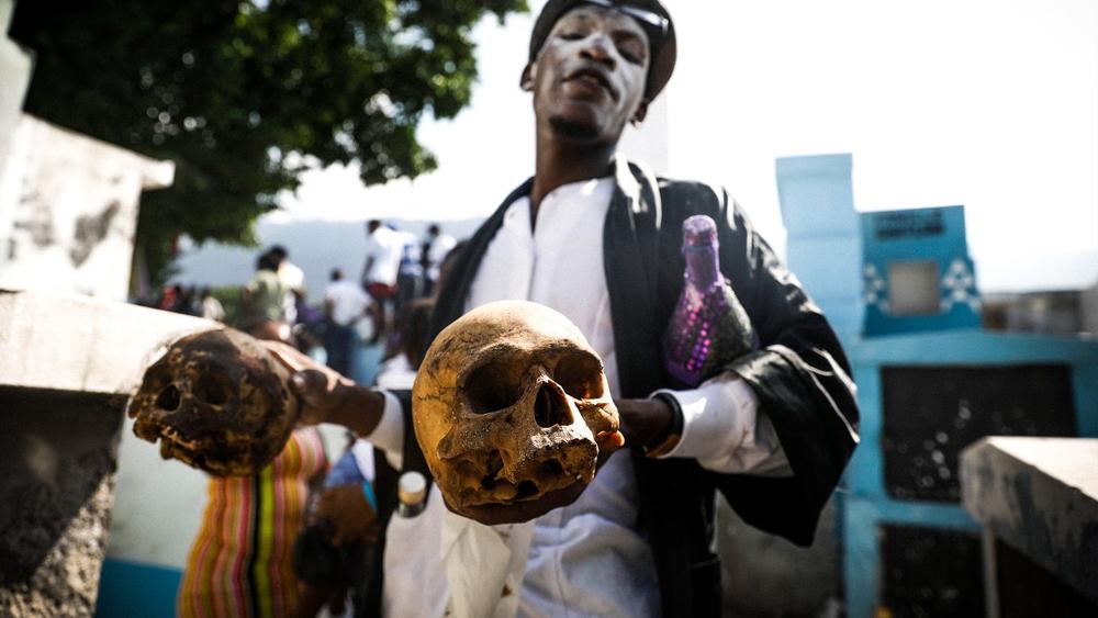 ”Jag visste att du skulle förstå, Lars” säger vodouprästen | Dagens ETC