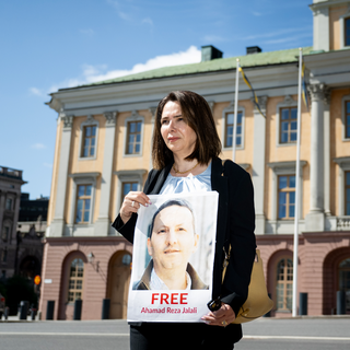 Vida Mehrannia, den svensk-iranske forskaren Ahmadreza Djalali fru, efter ett möte med utrikesminister Tobias Billström (M) i Stockholm sommaren 2024..