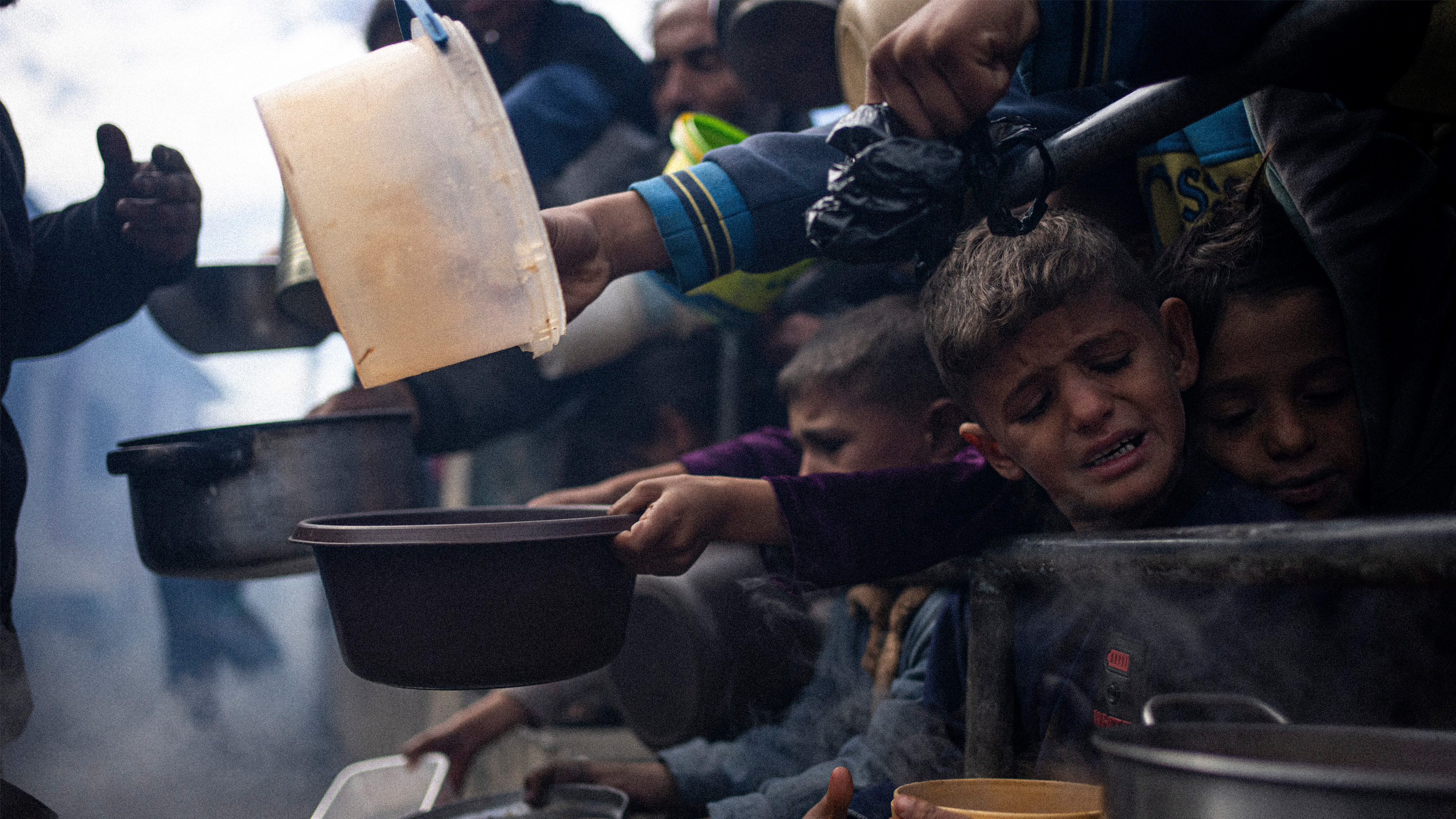 Bilderna från svälten i Gaza har fått västmakterna att börja visa små tecken på empati. Men varför just det och inte bilderna på det andra fasansfulla som samtidigt sker? skriver America Vera-Zavala.