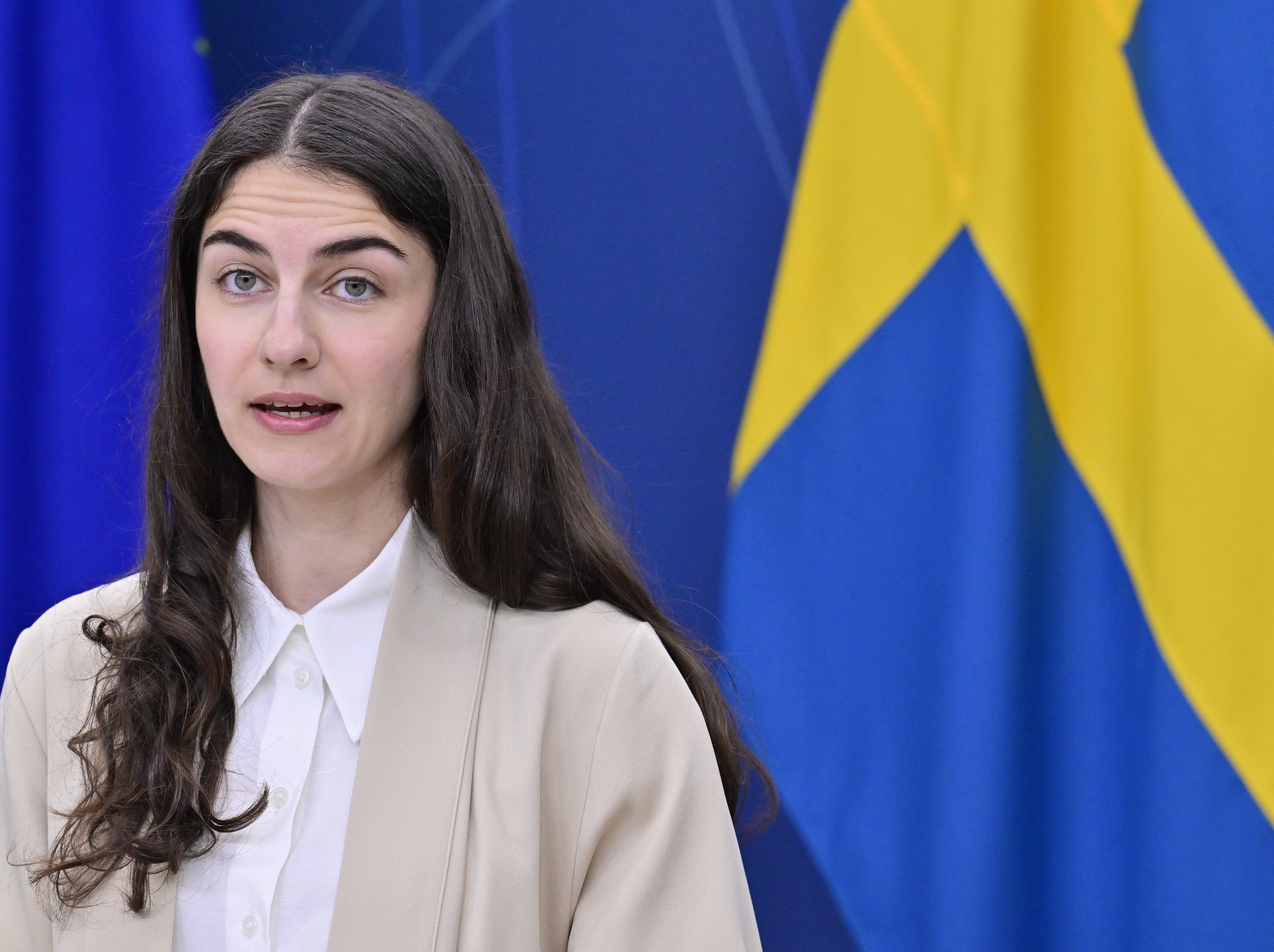Romina Pourmokhtari (L), klimat- och miljöminister, presenterar åtgärder för att minska utsläppen inom jordbruket. Arkivbild. 