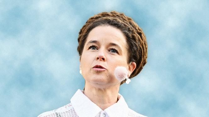 MP:s språkrör Amanda Lind höll tal med fokus på frihet.