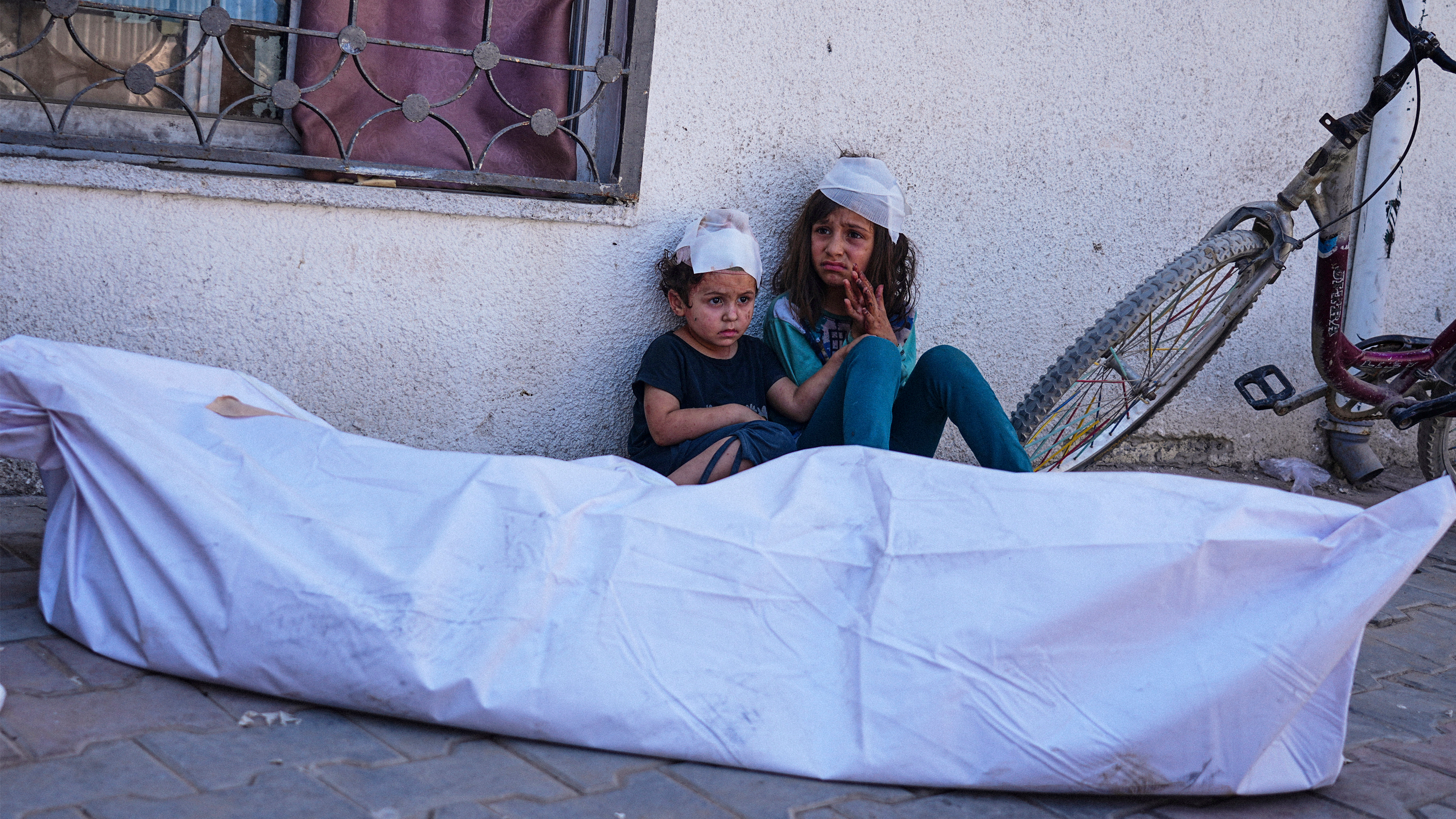 Sverige gör inget för att stoppa folkmordet i Gaza. Det kommer att skrivas in i historieböckerna, menar Tanvir Mansur.