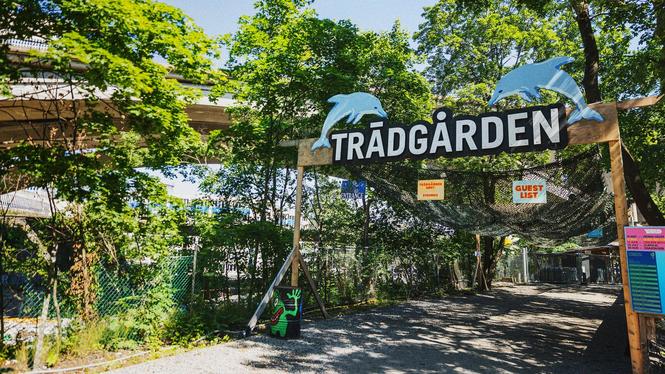 Ingången till klubben Trädgården i Stockholm.