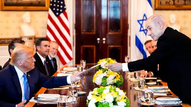 Benjamin Netanyahu och Donald Trump i Vita huset tidigare i juli.