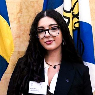 Niusha Mostafavi, vice ordförande i Göteborgs ungdomsfullmäktige.