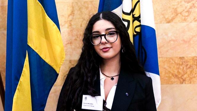 Niusha Mostafavi, vice ordförande i Göteborgs ungdomsfullmäktige.