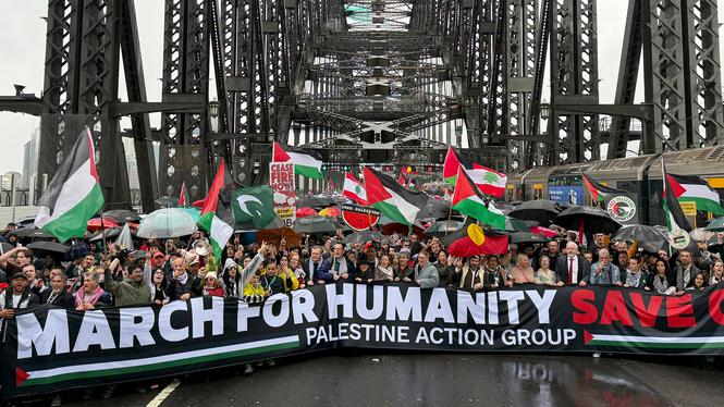 Harbour Bridge i Sydney stängs sällan för allmänna sammankomster – senast var under World Pride 2023. Men nu fick arrangörerna tillåtelse att marschera över bron efter att Högsta domstolen upphävt polisens initiala beslut.