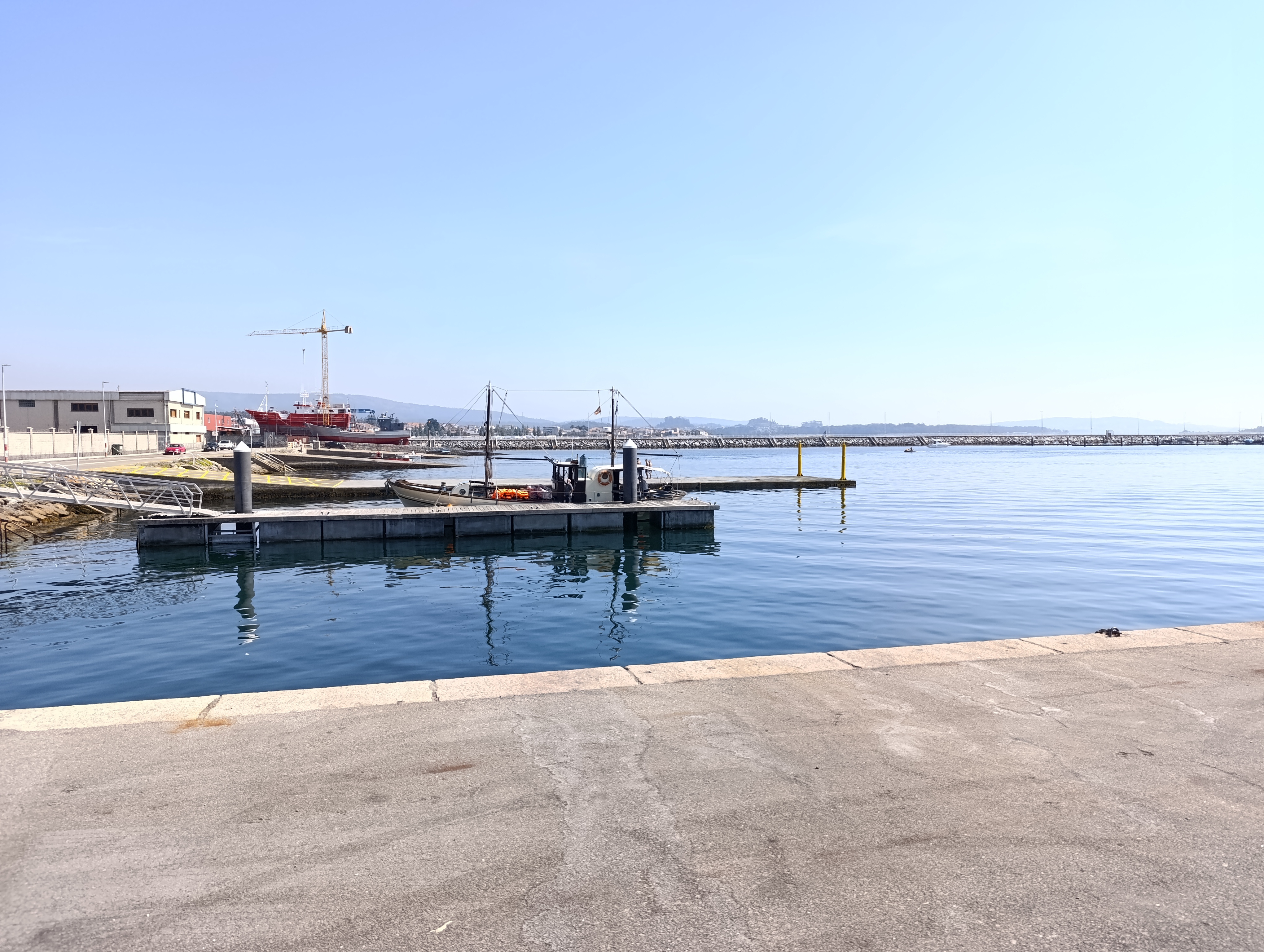 Fisketrålaren Chasula i Cambados som bär mindre fisk och skaldjur och mer turister nuförtiden.