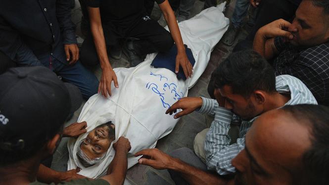 Kollegor och vänner sörjer Al Jazeera-korrespondenten Mohamed Qureiqa som dödades tillsammans med sin kollega Anas al-Sharif och andra journalister i en israelisk luftattack mot ett presscenter i Gaza.