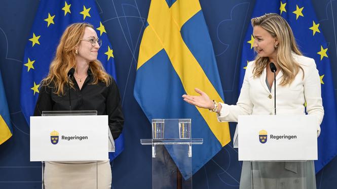 Energi- och näringsminister Ebba Busch (KD) presenterar Caroline Asserup, som ny generaldirektör för Energimyndigheten under en pressträff på torsdagen.