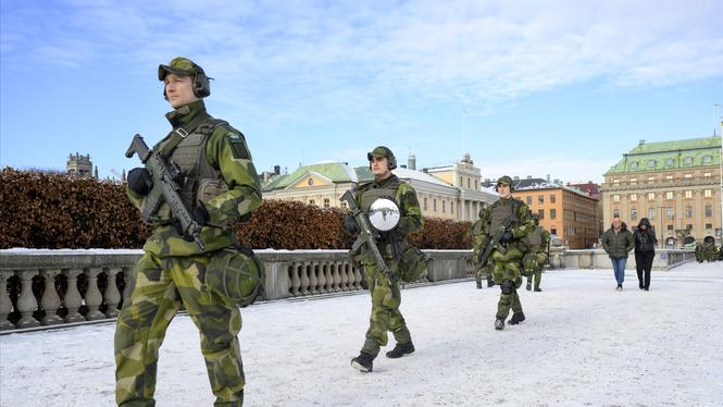 Försvarsmakten övar i centrala Stockholm.
 