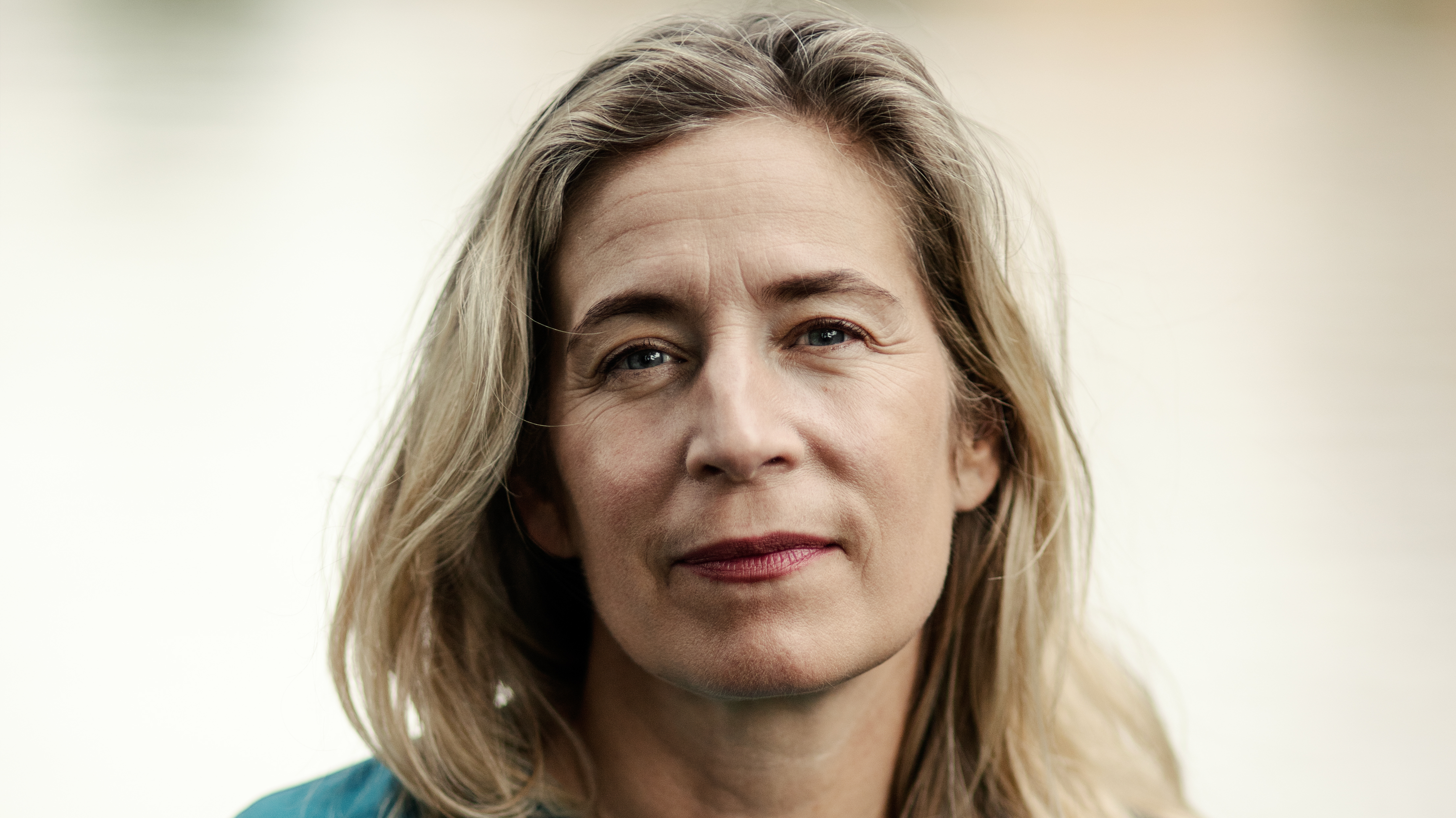 Aftonbladets kulturchef Karin Pettersson är aktuell med boken ”Förbannelsen – hur Sverige fastnade i 90-talet och förlorade framtiden”.