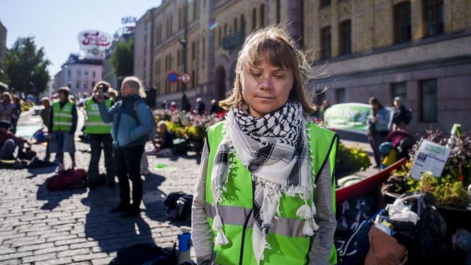 Oslo 20250821. 
Den svenske aktivisten Greta Thunberg og aktivister fra Extinction Rebellion okkuperer Karl Johans gate i Oslo.
Foto: Javad Parsa / NTB