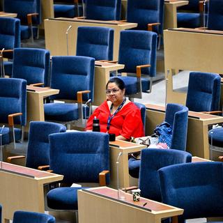Lorena Delgado Varas i Riksdagen på torsdagen, dagen efter att Vänsterpartiet gjorde det klart att hon och Daniel Riazat