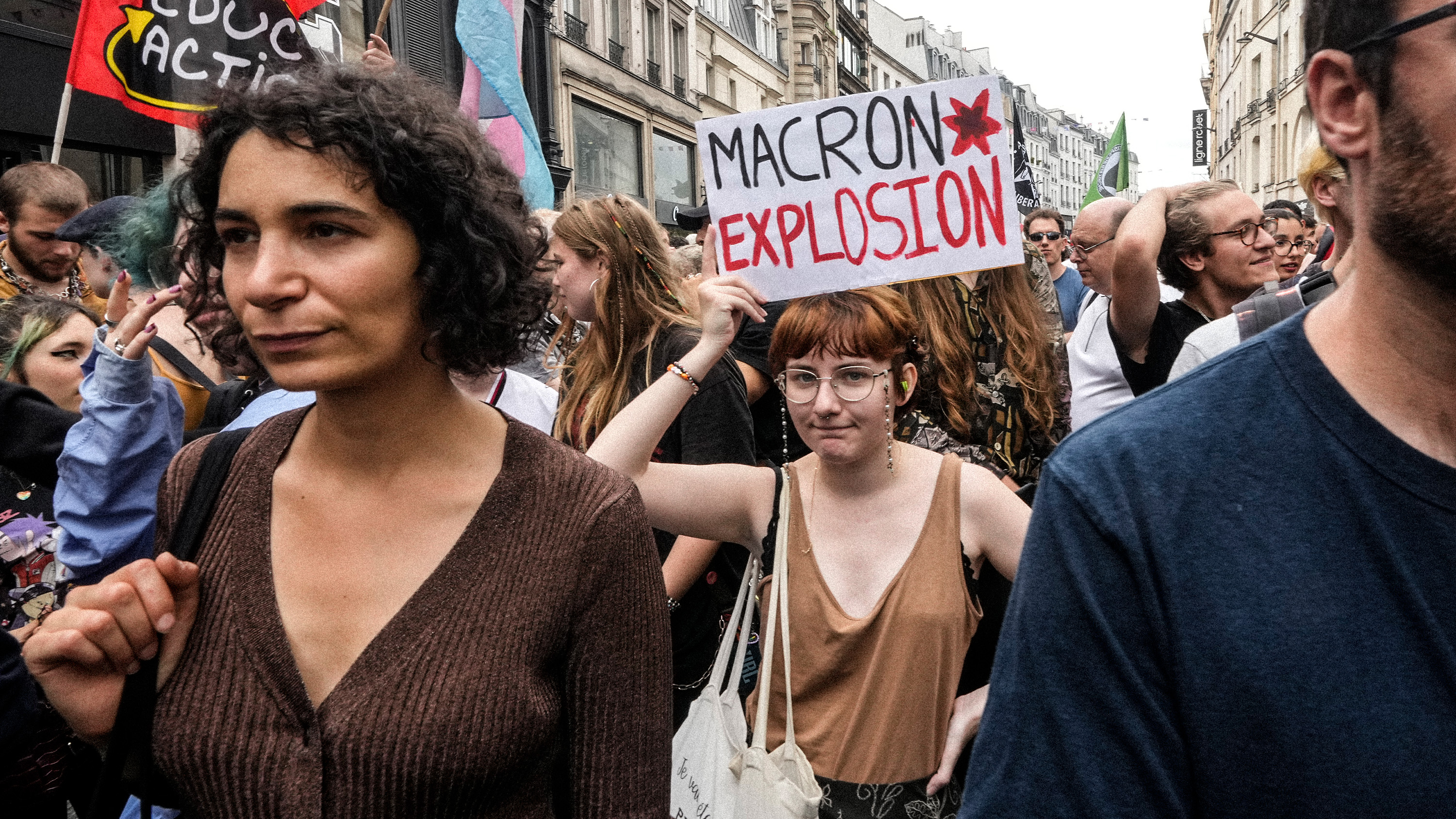 För snart ett år sedan gick den franska vänstern ut i protest mot nedskärningar.