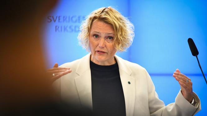 Centerpartiets ledare Anna-Karin Hatt (C), under en pressträff där partiet presenterar en klimatpolitisk nyhet med anledning av de pågående klimatpolitiska förhandlingarna.