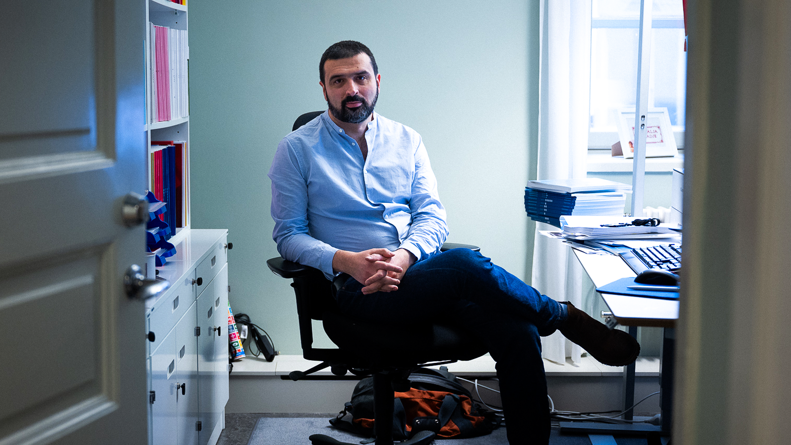 Ali Esbati satt elva år som riksdagsledamot för Vänsterpartiet. I dag har han lämnat riksdagen och alla sina uppdrag.