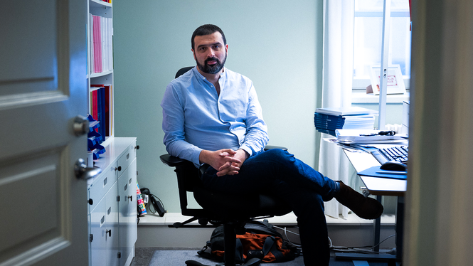 Ali Esbati satt elva år som riksdagsledamot för Vänsterpartiet. I dag har han lämnat riksdagen och alla sina uppdrag.