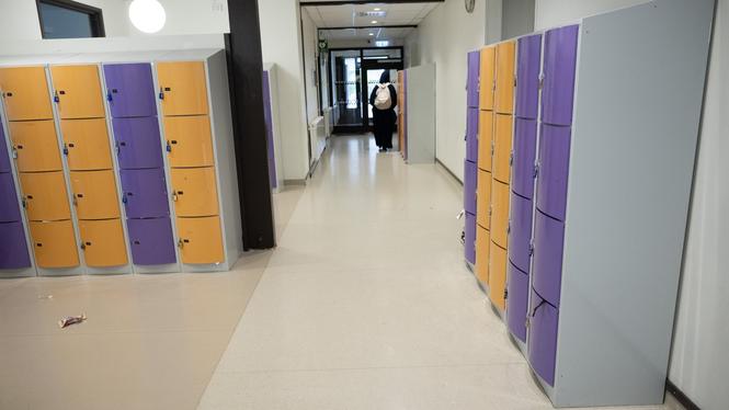 Korridorer och skåp i en grundskola i Husby.