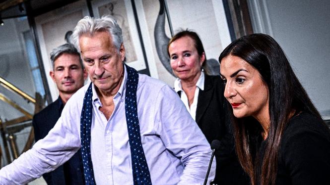Utredaren Lars Trägårdh överlämnade den svenska kulturkanon till kulturminister Parisa Liljestrand (M) på tisdagsförmiddagen.