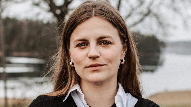 Elfva Barrio tycker Lotta Edholm ska betala tillbaka sitt arvode från Tellugruppen-tiden.