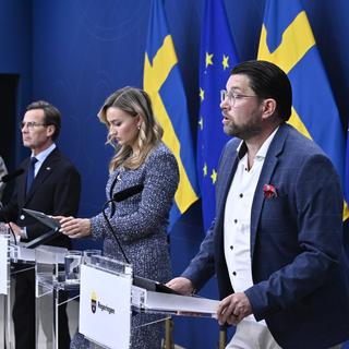 Simona Mohamsson (L), utbildnings- och integrationsminister, Ulf Kristersson (M), statsminister, Ebba Busch (KD), energi- och näringsminister och Sverigedemokraternas partiledare Jimmie Åkesson (SD), fick svara på frågor om Jessica Stegruds inlägg.