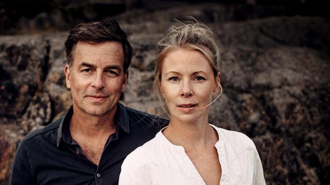 Christopher Wollters och Julia Dufvenius bok ”Välkommen till vårt äktenskap” har skapat stor debatt. Boken skildrar Wollters sexmissbruk och storskaliga otrohet mot Dufvenius.