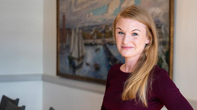 Clara Lindblom har spåtts som ny partiledare i V, men nu lämnar hon politiken.