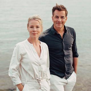 Julia Dufvenius och Christopher Wollter nya bok har skapat rubriker.