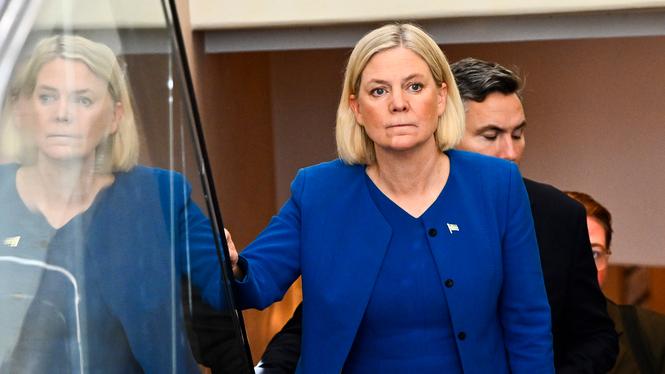 Socialdemokraternas partiledare Magdalena Andersson när hon anlände till höstens första partiledardebatt i riksdagen.