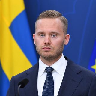 Henrik Vinge (SD) är vide partiordförande, men säger sig inte vara inblandad i några diskussioner om Jesscia Stegruds framtid i partiet. 