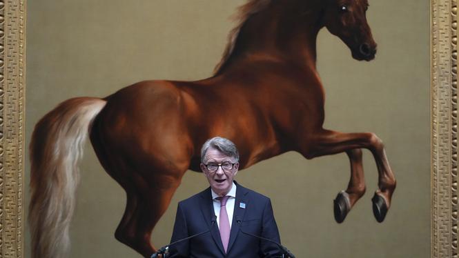 Storbritanniens ambassadör i USA, Peter Mandelson, får avgå. Arkivbild.
