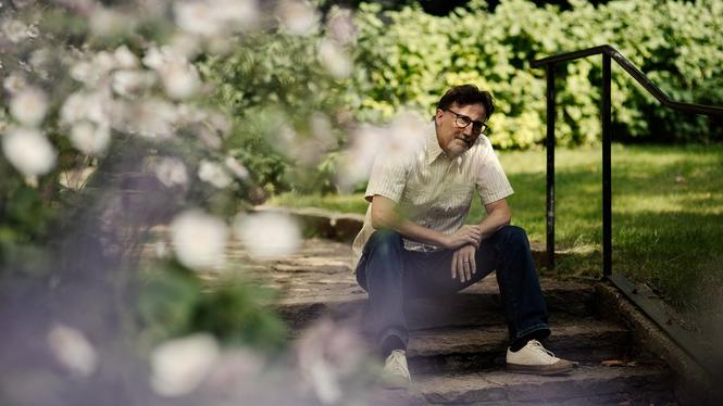 ”Vissa av scenerna i boken var så pinsamma att jag var tvungen att blunda när jag skrev dem”, berättar Jesper Högström.