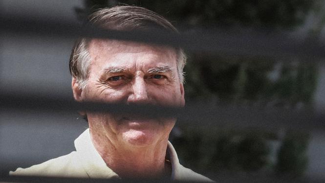 Jair Bolsonaro under sin husarrest.