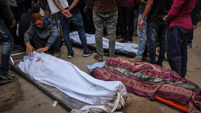 Begravnings utanför Shifasjukhuset i Gaza stad.