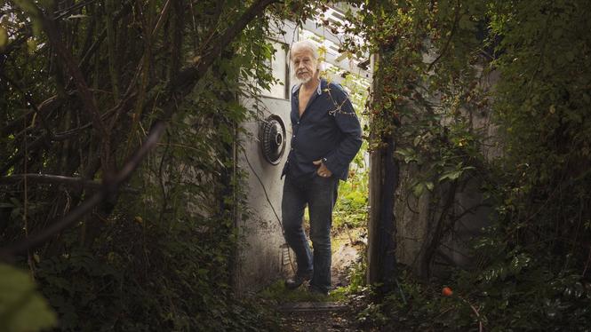 ”Jag märker det, jag går mina promenader i olika skandinaviska städer och blir förbigådd allt oftare”, skriver Stefan Sundström.