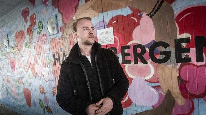Douglas Thor, ordförande i Moderata ungdomsförbundet, MUF,  presenterar tillsammans med migrationsminister särskilda regler för utsatta områden som en metod att öka integrationen. 
