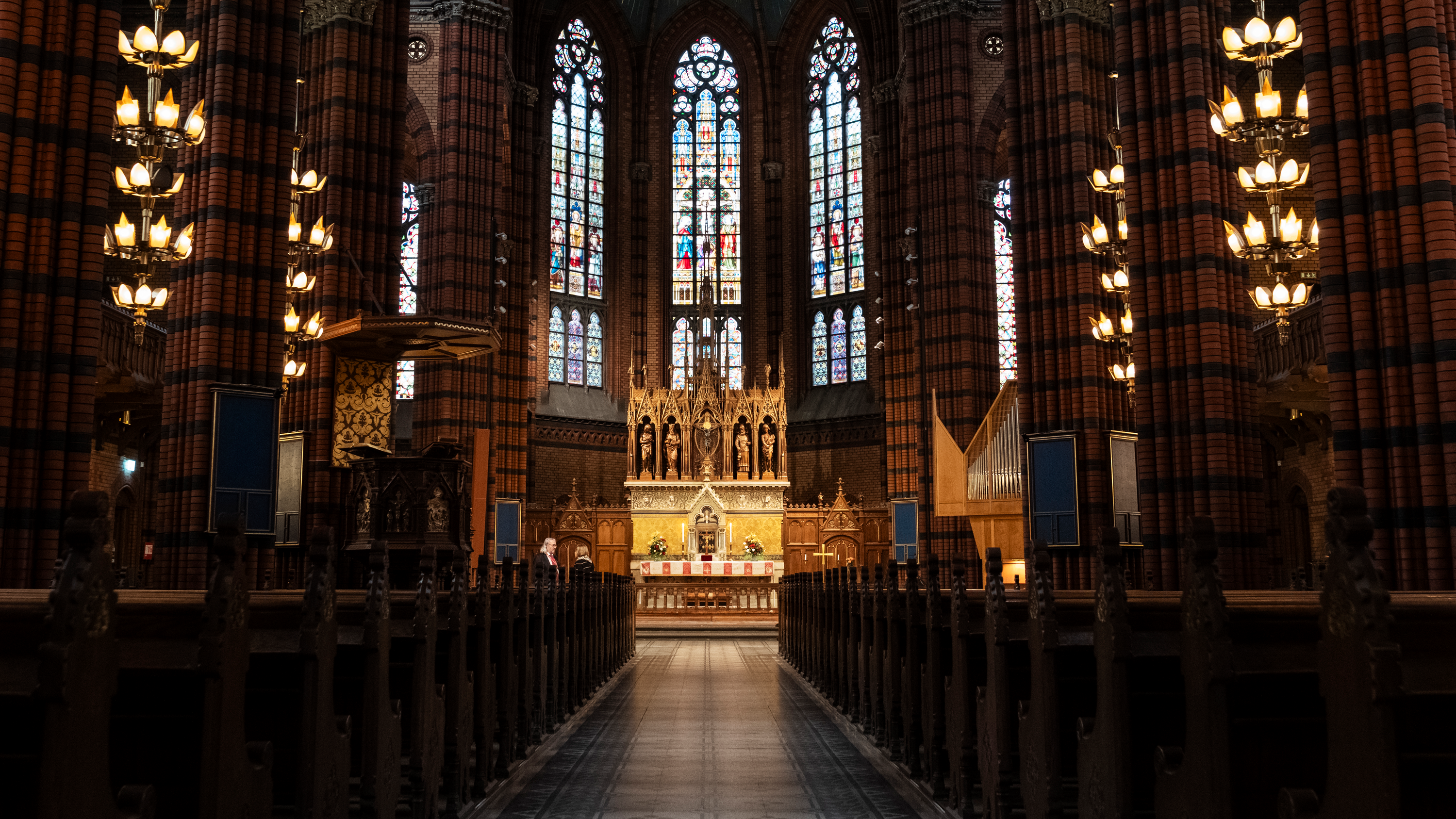 333 medlemmar i Svenska kyrkan uppmanar folk att rösta för mänskliga rättigheter och klimat.