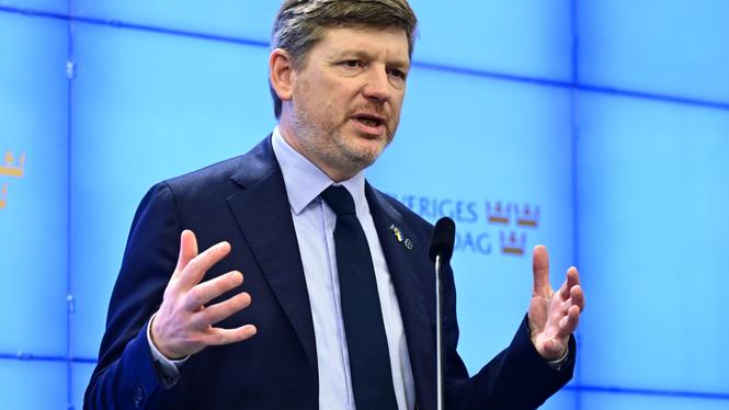 Centerpartiets ekonomiskpolitiska talesperson Martin Ådahl (C), kommenterar budgeten under en pressträff på måndagen.