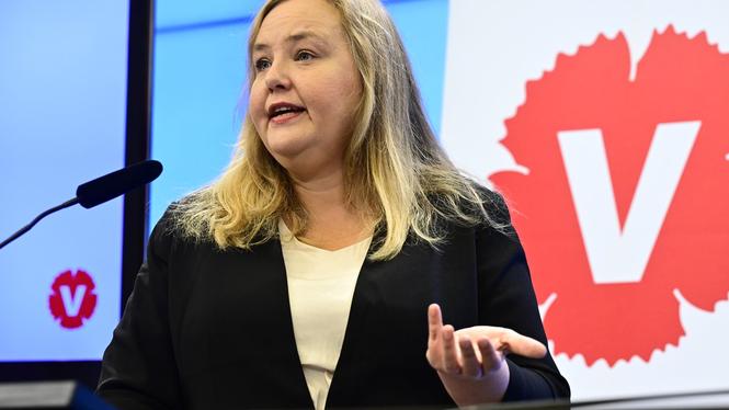 Vänsterpartiets ekonomisk-politisk talesperson Ida Gabrielsson (V), kommenterar budgeten under en pressträff på måndagen.