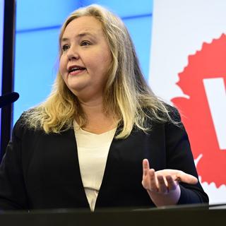 Vänsterpartiets ekonomisk-politisk talesperson Ida Gabrielsson (V), kommenterar budgeten under en pressträff på måndagen.